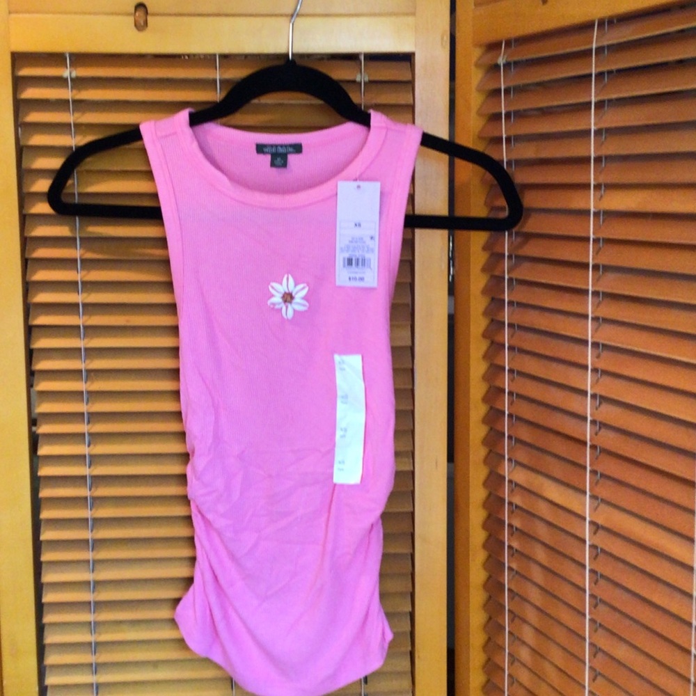 Wild Fabelpink ribbed ruched waist tank  with Daisy Appliqué